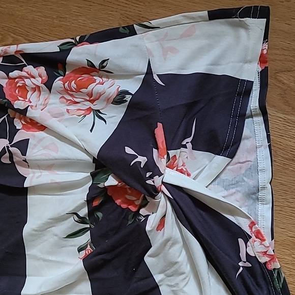 T-Shirt - Picture 3 of 4